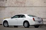 Chrysler 300C 2011 года